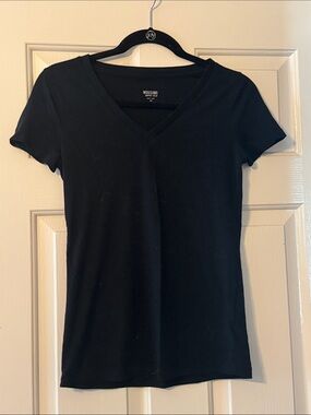 Mossimo Supply Co. Black Short-Sleeve V-Neck Tee